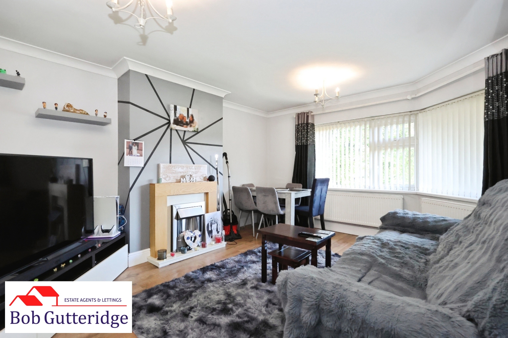 LOUNGE / DINING ROOM